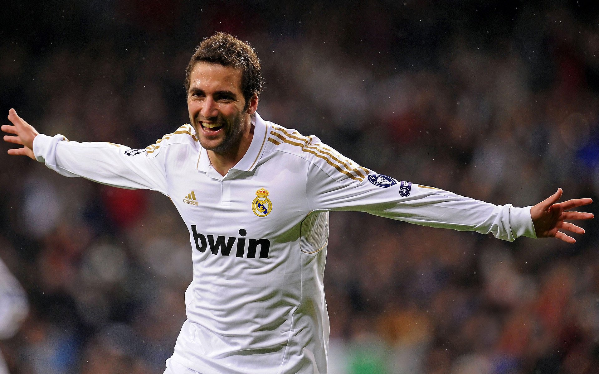 开云下载-阿尔瓦雷斯刷新纪录，厄瓜多尔收割加拿大，一场胜利背后的足球文明碰撞