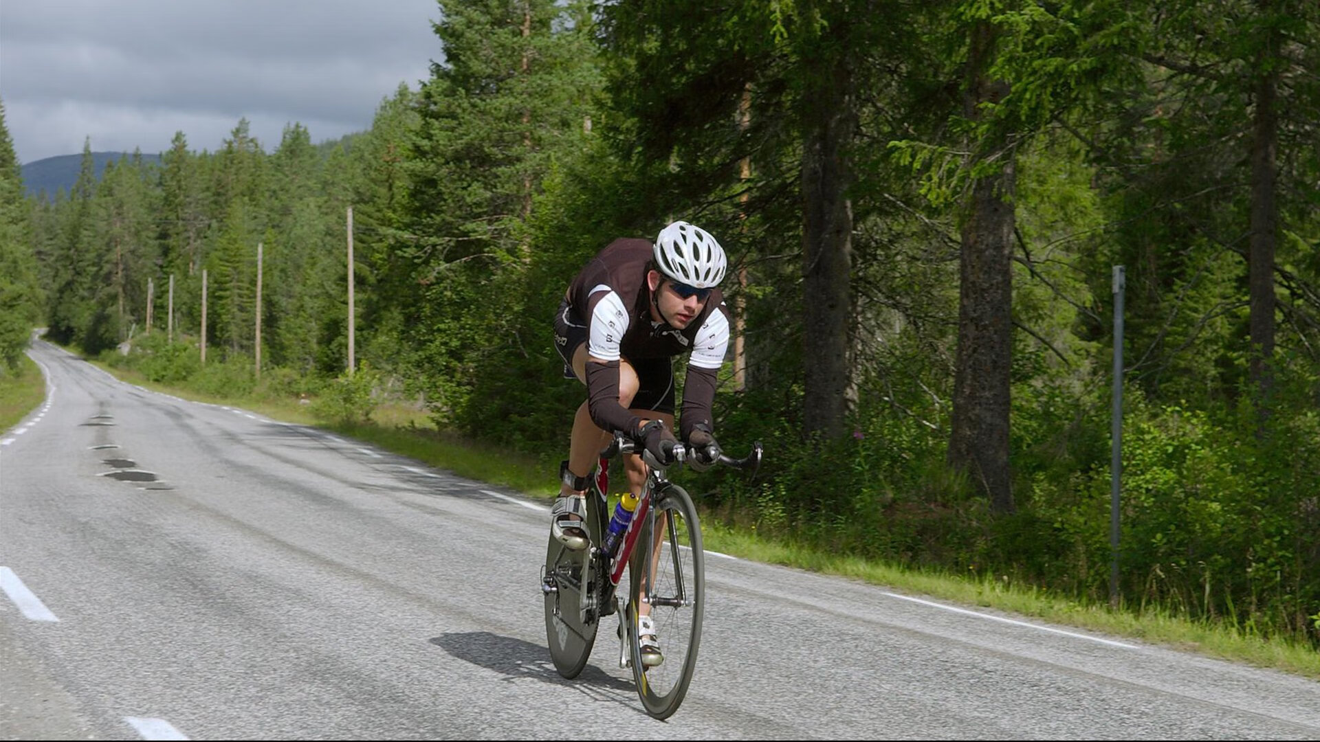 开云体育官方网站-鹈鹕速胜爵士，伦纳德在欧冠淘汰赛接管比赛，竞技体育的接管者美学